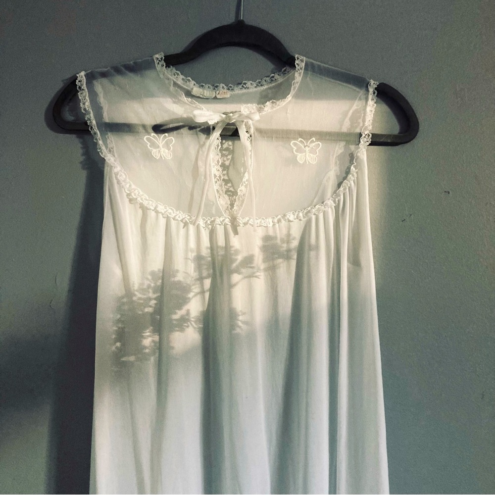 Vintage sheer lace bow tie night gown